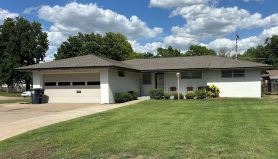 Nice 3 Bedroom, 1.5 bathroom Chickasaw House