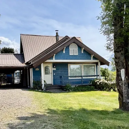 New! Charming Blue Haven Cottage with Amazing Lake Pend Oreille Views!