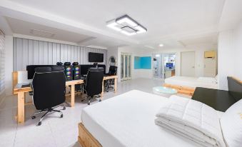 Gyeongju Jullietapoolvilla&Kidspension