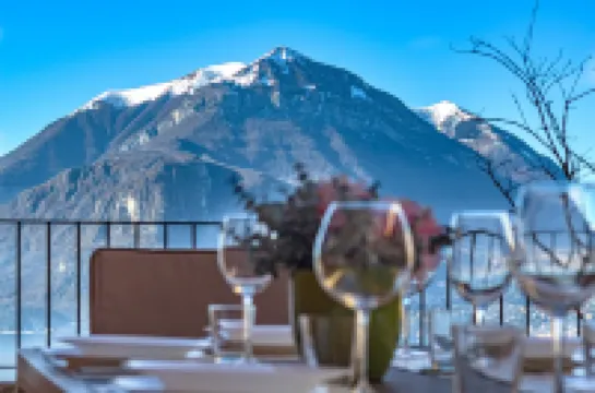 Sunny Varenna Apartment