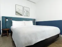 Limehome Lisbon Calçada do Cardeal Hotels near Santa Apolonia Train Station