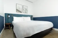 Limehome Lisbon Calçada do Cardeal Hotels near Santa Apolonia Train Station