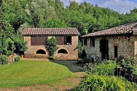 Villa Gaia Отели рядом с достопримечательностью «San Giusto in Salcio»