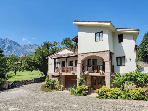 Apartamentos Javier Hotels in Camaleno