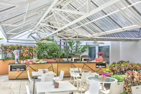 Hotel Residence Inn Suites Cristina