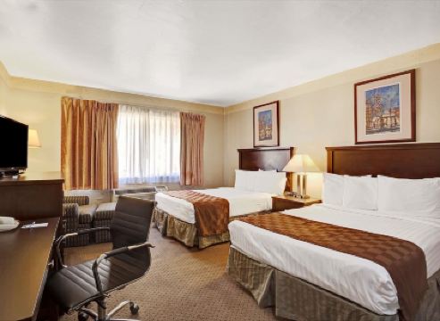 Travelodge by Wyndham Everett City Center