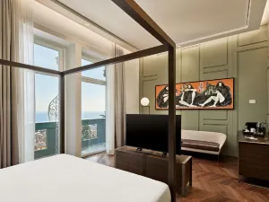 De Bonart Naples, Curio Collection by Hilton