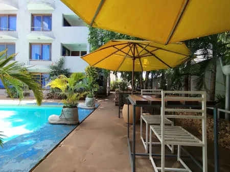 Rock Galana Holiday Apartments Отели в г. Galu