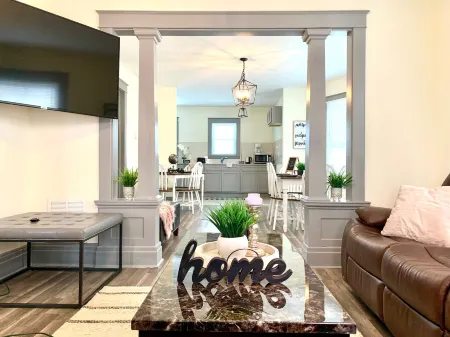 The Hennepin House-Private Yard &Parking Отели в г. Льюистон