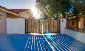 North Phoenix 6 Bedroom with Guest House & Pool!