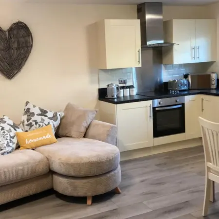 2-Bed Duplex Sleeps 3 with Fireplace