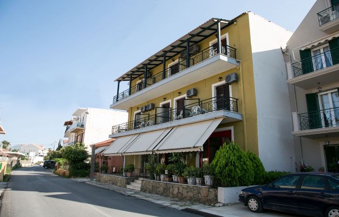 Petania Hotel & Apartments