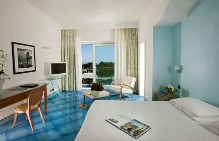 Hotel la Floridiana Отели рядом с достопримечательностью «Monte Solaro»