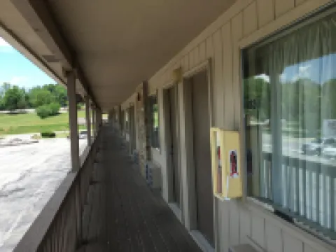 Salt Creek Inn Hotels in Nashville