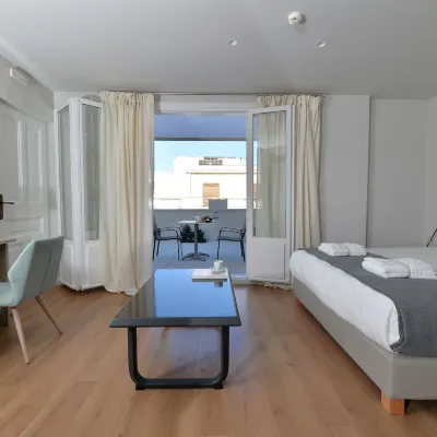 1900 Athenian House Hotels near kipseli