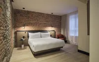 Le Petit Hotel Notre Dame Hotels near Notre-Dame Basilica of Montreal