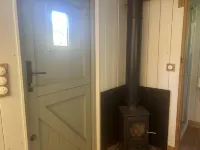 Cabin Retreat in Bedford - Sleeps 2 & Free Parking - 2-Star