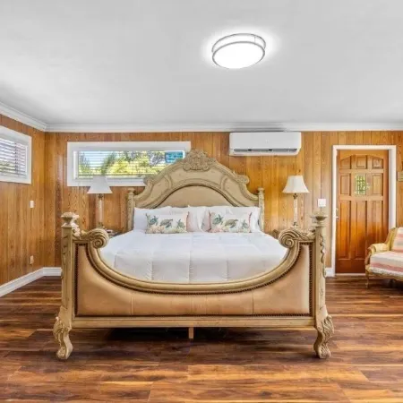 Beautifully Renovated 5 Bedroom Vero Beach 5 Home by RedAwning
