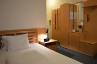 Hotel Donaustadt Kagran - at Metro U1