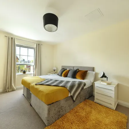 Select Serviced Accommodation - Hunters Wharf
