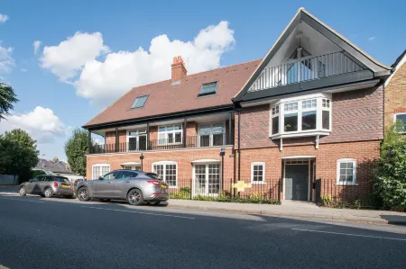 Hampden Apartments - the Diana Отели в г. Виндзор