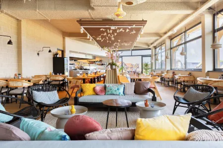 Dormio Resort Nieuwvliet-Bad Отели в г. Sluis