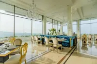 Modern Studio Room with Jacuzzi at Art Deco Apartment