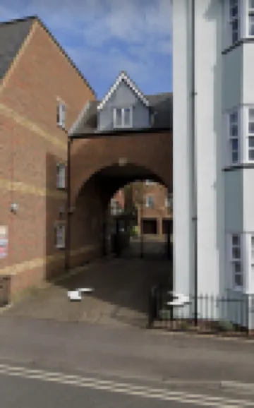 Beautiful Central Apartment with Parking