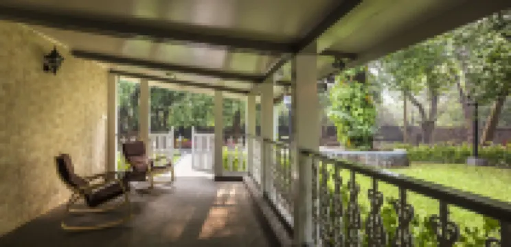 อะมาน สเตย์ส์ แอนด์ เทรลส์ สลูซ โฮส์, โลนาวาลา