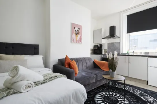 BV 로열 컴피 스튜디오위트 퀸스게이트 허더스필드