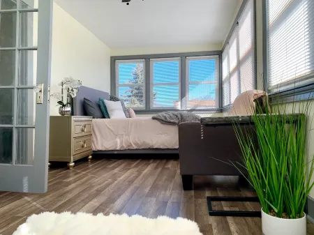 Centrally Located 5Br House in Niagara Falls Отели рядом с достопримечательностью «Водопады Бридал Вейл»