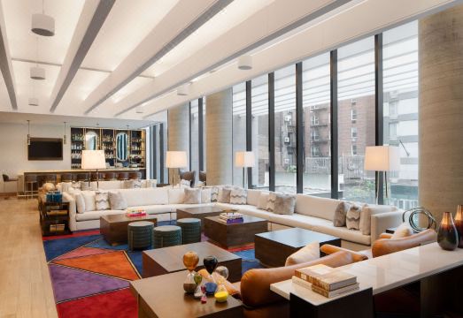 2. 모토 바이 힐튼..