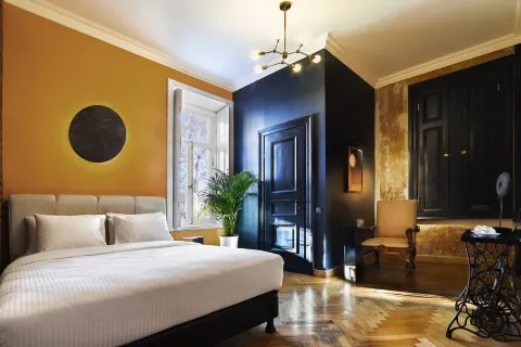 Unfound Door – Design Hotel