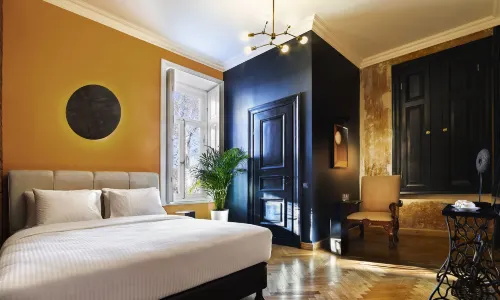 Unfound Door – Design Hotel