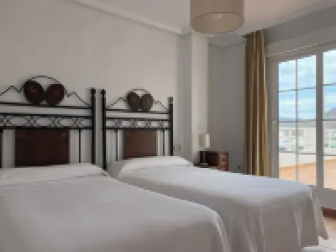Apartahotel Vistamar San José ニハルのホテル