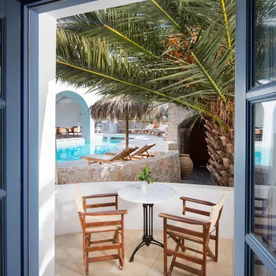 Meltemi Suites Отели рядом с достопримечательностью «Пляж Перисса»