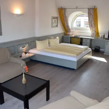Avenue Hotel