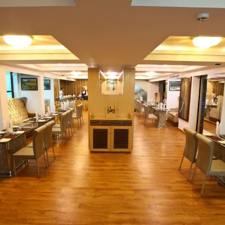 Hotel Tigers Roare'
