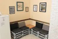 Falling Lakes Hostel - parking
