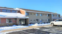 AmeriVu Inn & Suites-Avon Hotels in Albany