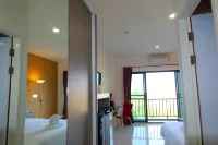 The Pride Hotels in Самфран