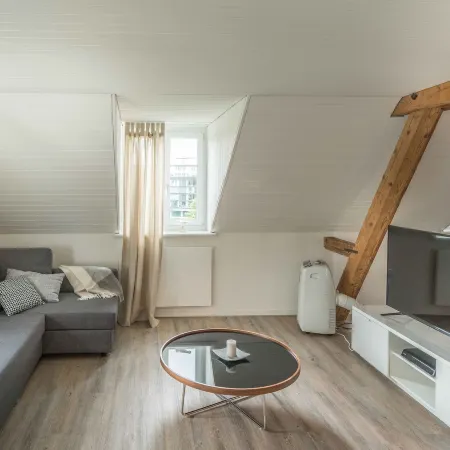 Löwenplatz Apartment Near Station by Airhome
