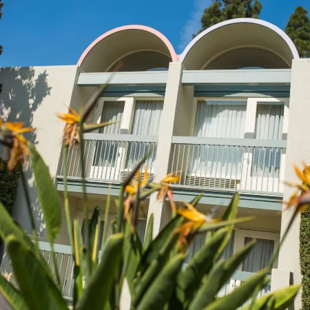 Howard Johnson by Wyndham Anaheim Hotel & Water Playground