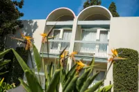 Howard Johnson by Wyndham Anaheim Hotel & Water Playground