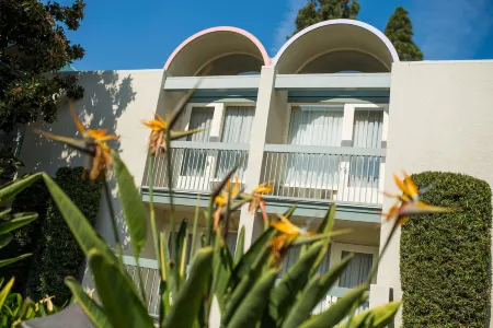 Howard Johnson by Wyndham Anaheim Hotel & Water Playground Отели рядом с достопримечательностью «Rte 66»