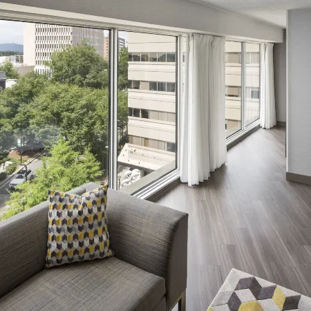 Hyatt Regency Greenville Отели рядом с достопримечательностью «Театр Warehouse»