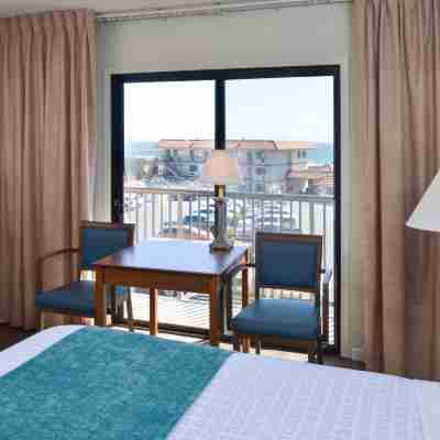 Edgewater Inn and Suites Rooms