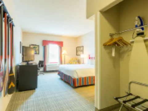 Wildwood Lodge & Suites Hotels in Clive