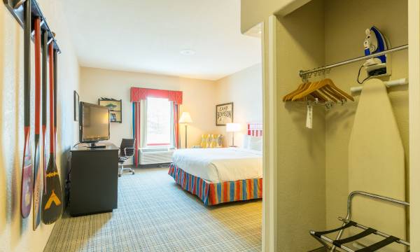 Wildwood Lodge & Suites