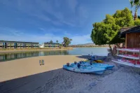The Nautical Beachfront Resort - Beach